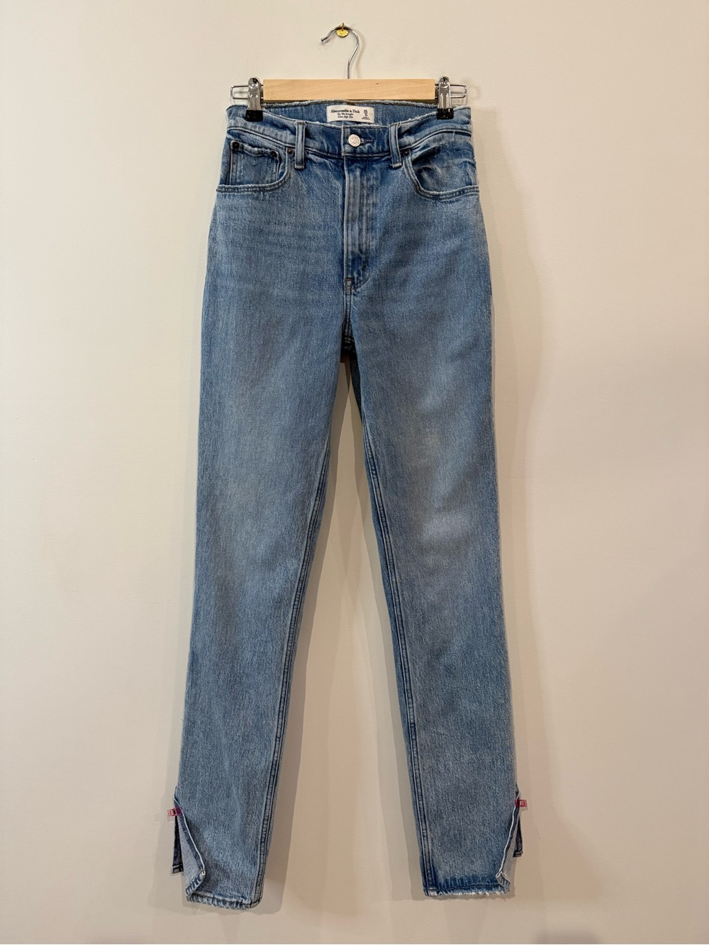 Abercrombie & Fitch 90’s Straight Ultra High-Rise w/ Side Slit Hem Jeans 25 / 0